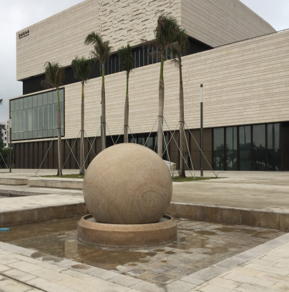 زنگیان پتھر کا مجسمہ زوہائی میں سرزمین چین میں فینگ شوئی کی سب سے بڑی بال تشکیل دیتا ہے