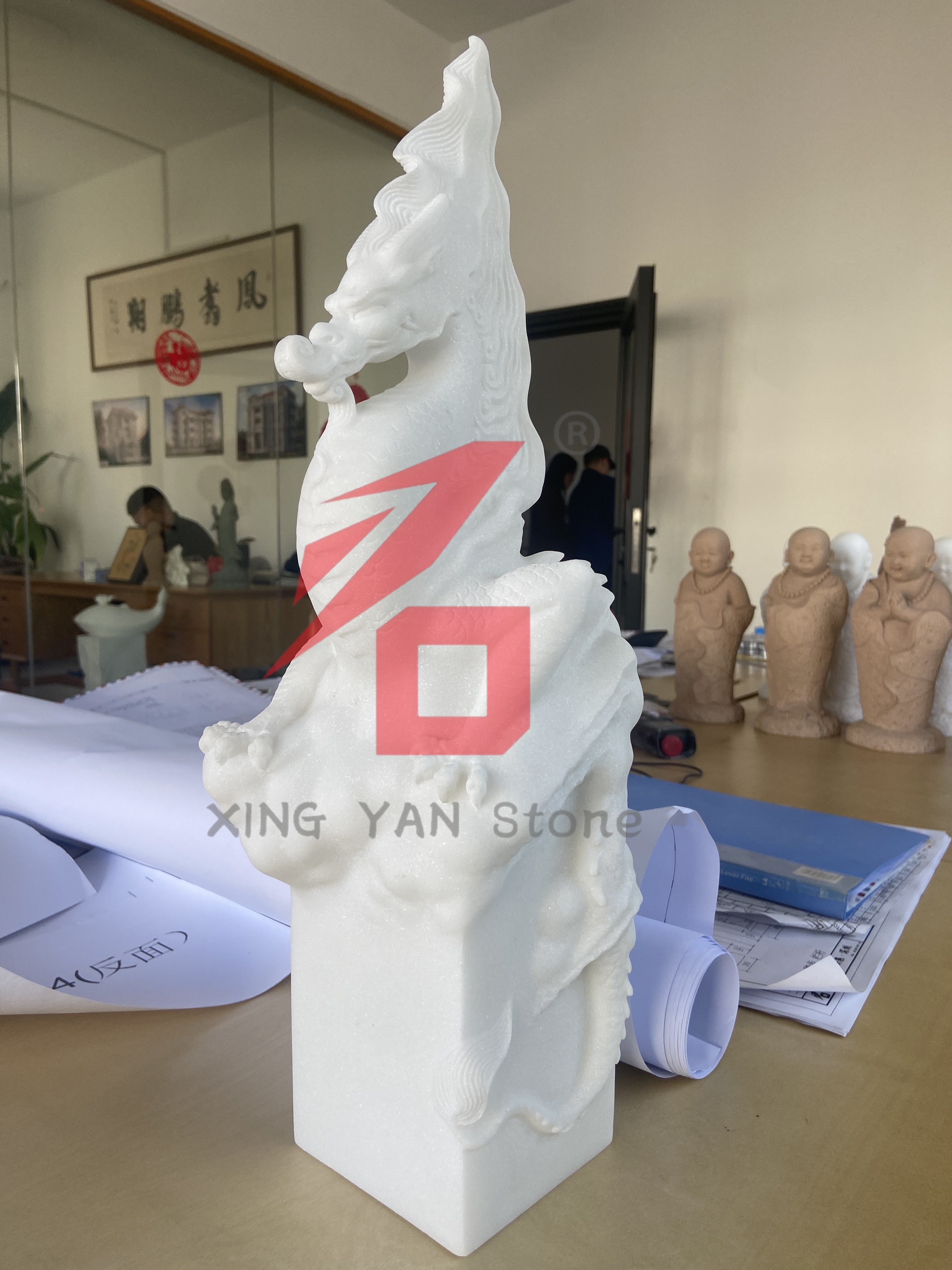 چینی طرز کے پتھر کی نقش و نگار یورپی اور امریکی یادگار بازاروں میں مقبولیت حاصل کرتے ہیں