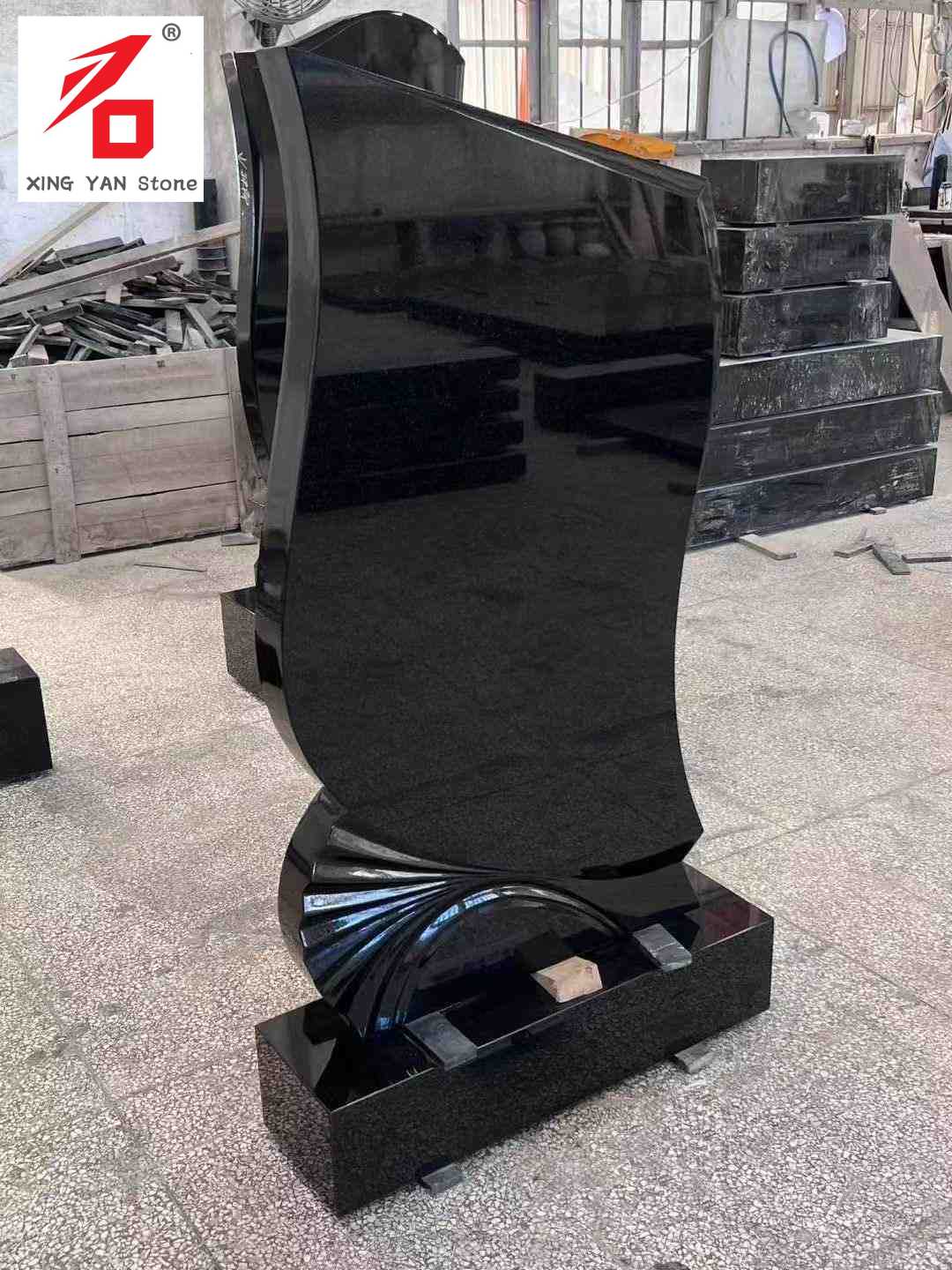 سیاہ شکل کا فنکارانہ مقبرہ