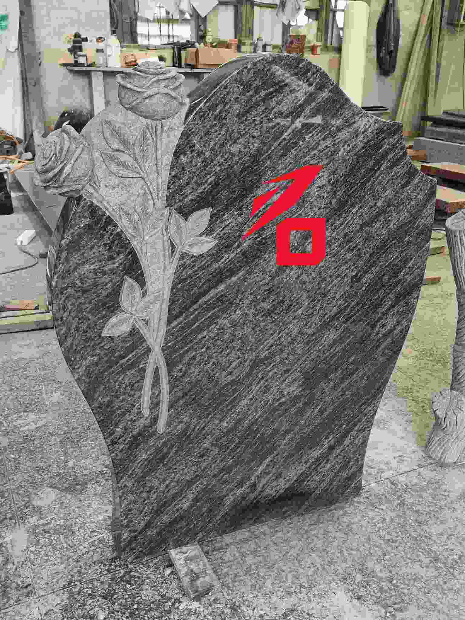 دل کے سائز کا گلاب میموریل ٹومبسٹون