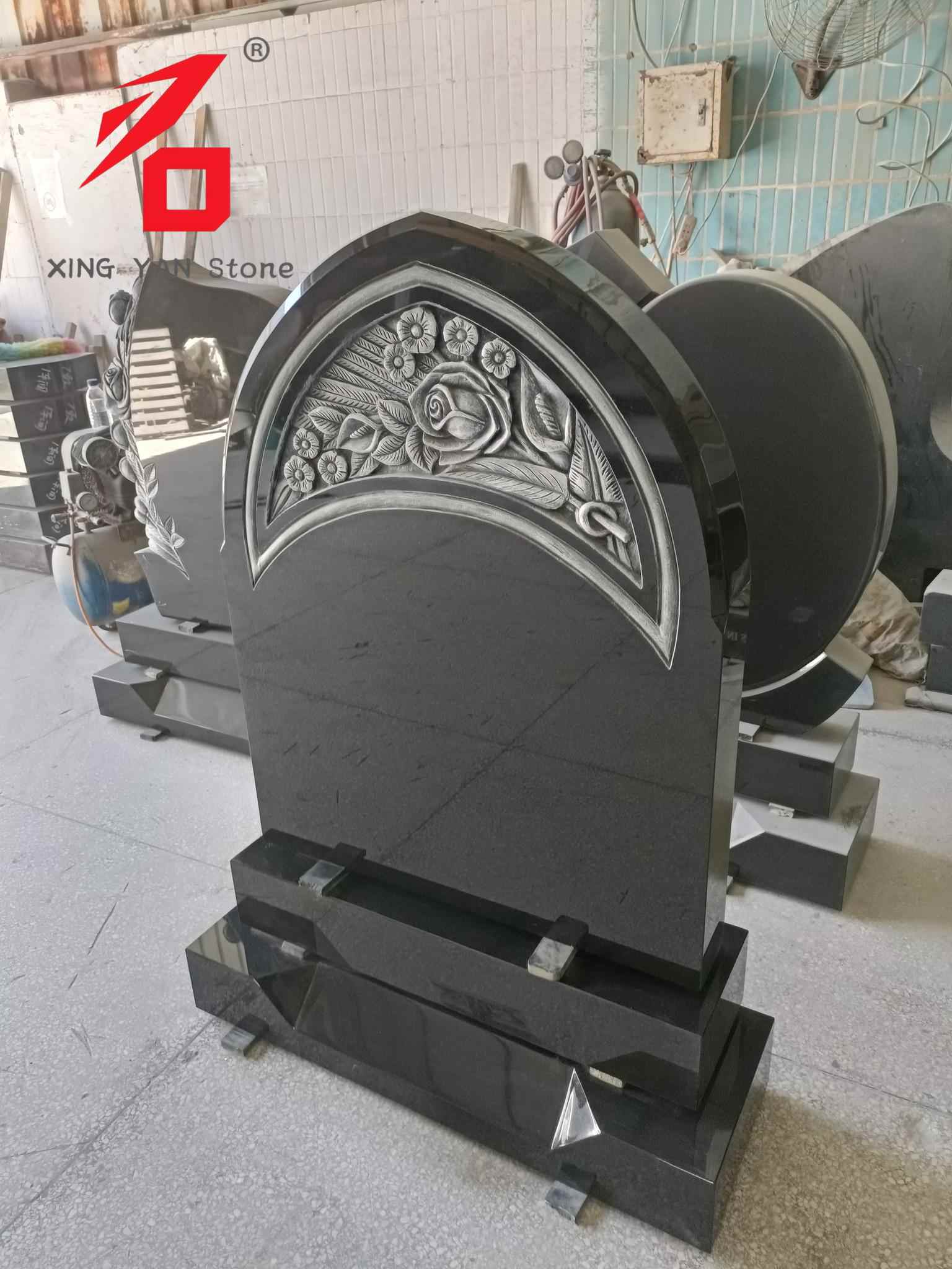 گلاب کی کھدی ہوئی قبر کا پتھر ، بلیک گرینائٹ آرکڈ ٹامڈ اسٹون